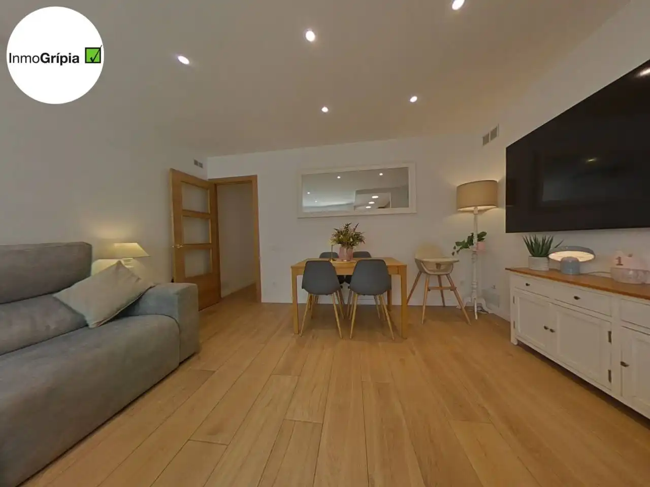 Sala d'estar de Pis en venda en Terrassa amb Aire condicionat i Terrassa