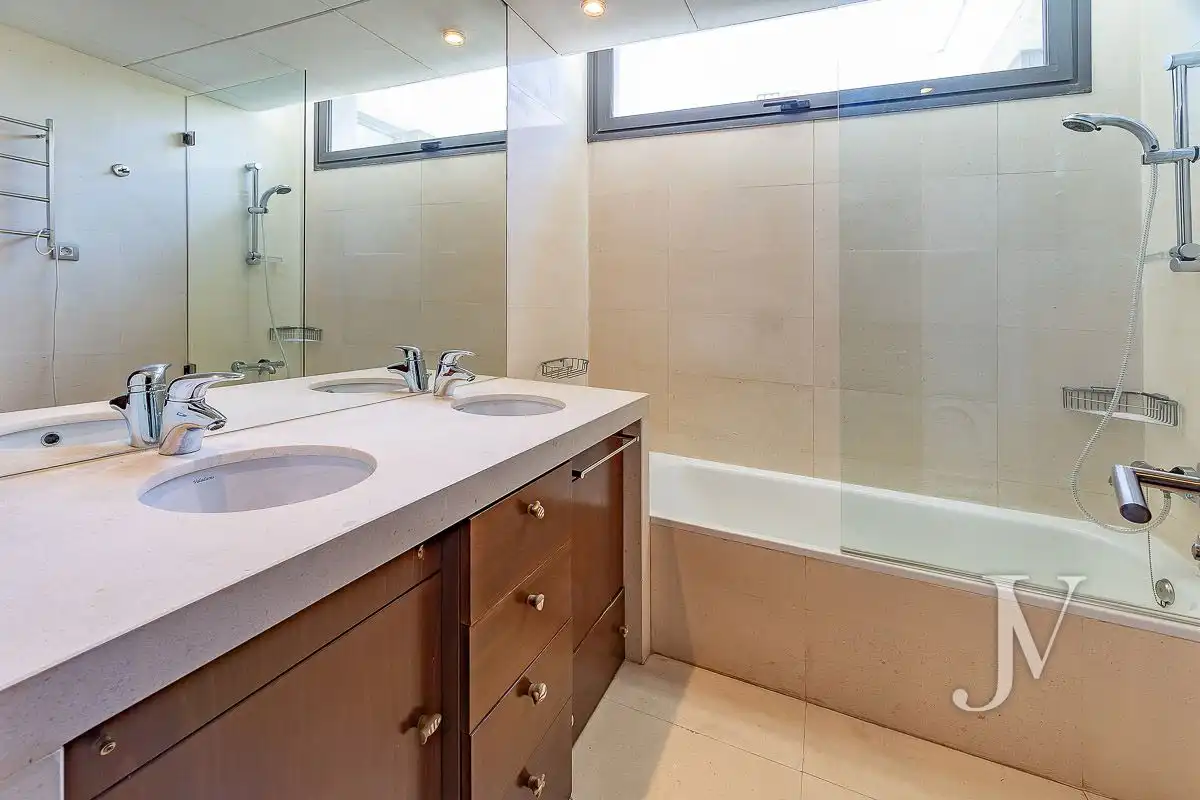 Baño de Casa o chalet en venta en Madrid con Aire acondicionado, Calefacción y Jardín privado