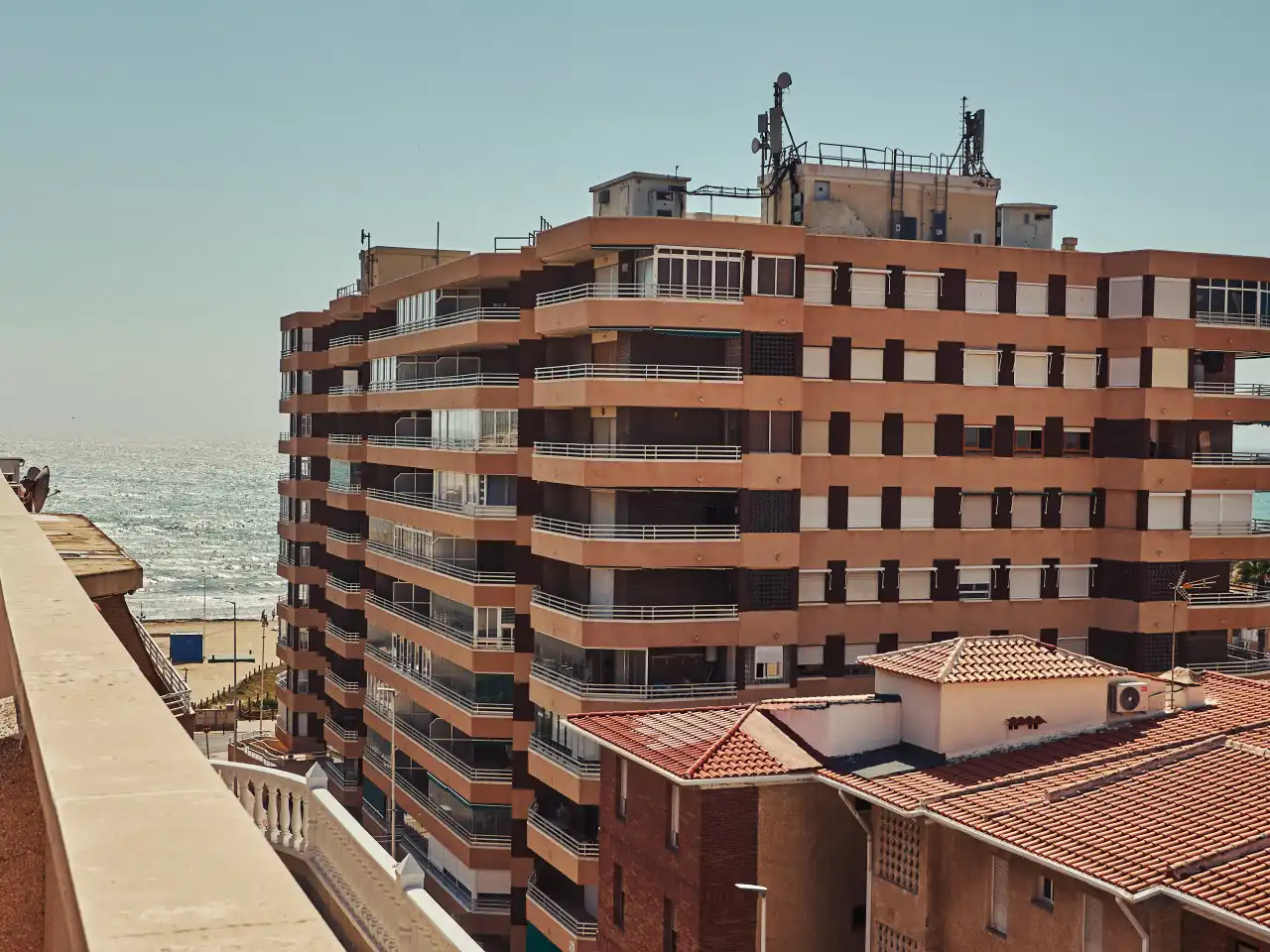 Außenansicht von Wohnungen zum Verkauf in Torrevieja mit Klimaanlage, Heizung und Terrasse