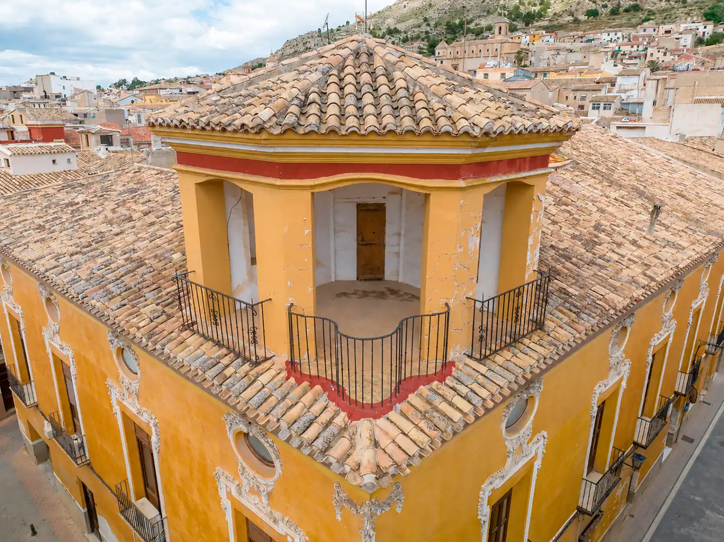 Vista exterior de Edifici en venda en Mula amb Alarma