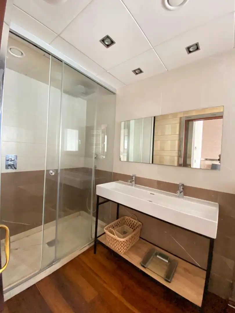 Baño de Piso en venta en Cádiz con Aire acondicionado