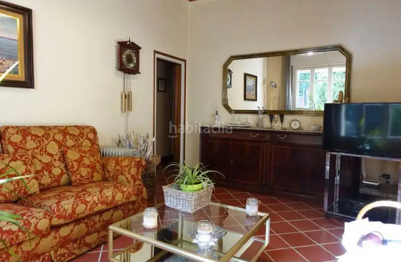 Sala d'estar de Casa o xalet en venda en Girona amb Calefacció, Jardí privat i Moblat
