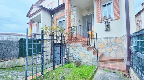 Foto 2 de Casa adosada en venta en Navaluenga, Ávila