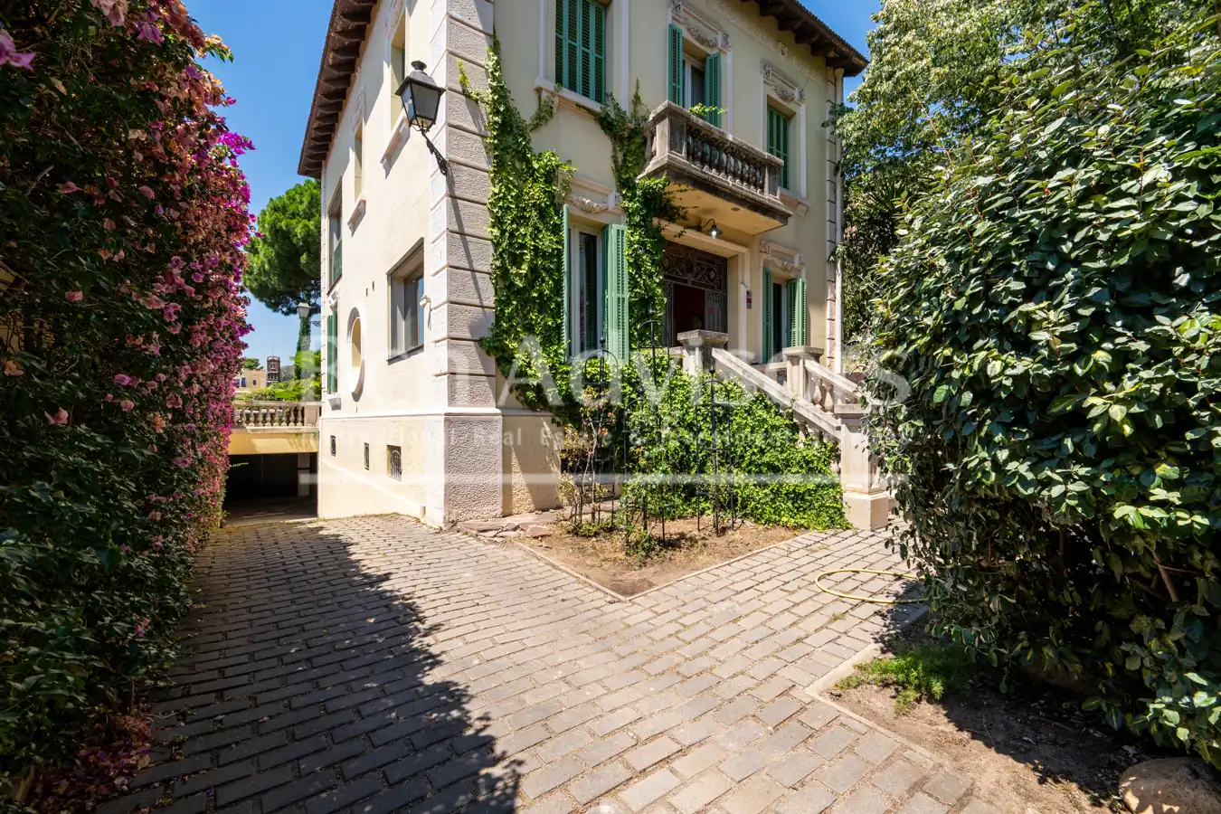 Vista exterior de Casa o xalet de lloguer en Barcelona amb Aire condicionat, Calefacció i Jardí privat