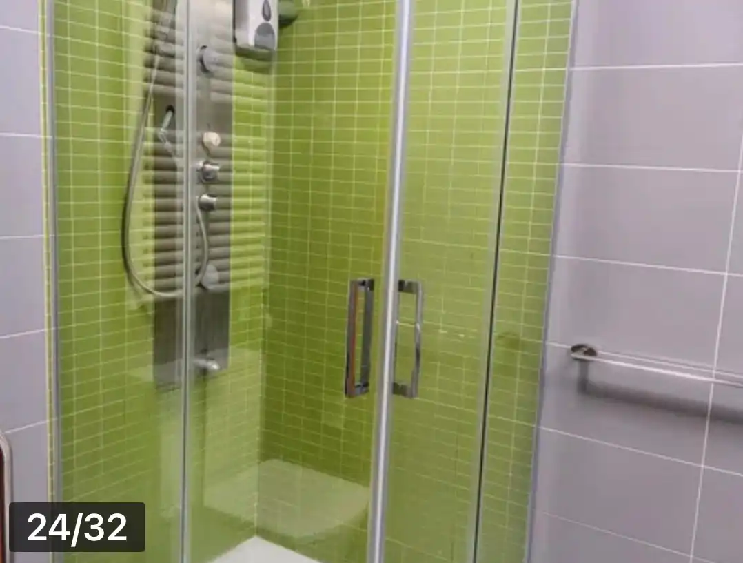 Bany de Pis en venda en Pontevedra Capital  amb Traster, Moblat i Piscina comunitària