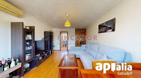 Foto 2 de Piso en venta en Avinguda de Burgos, Badia del Vallès, Barcelona