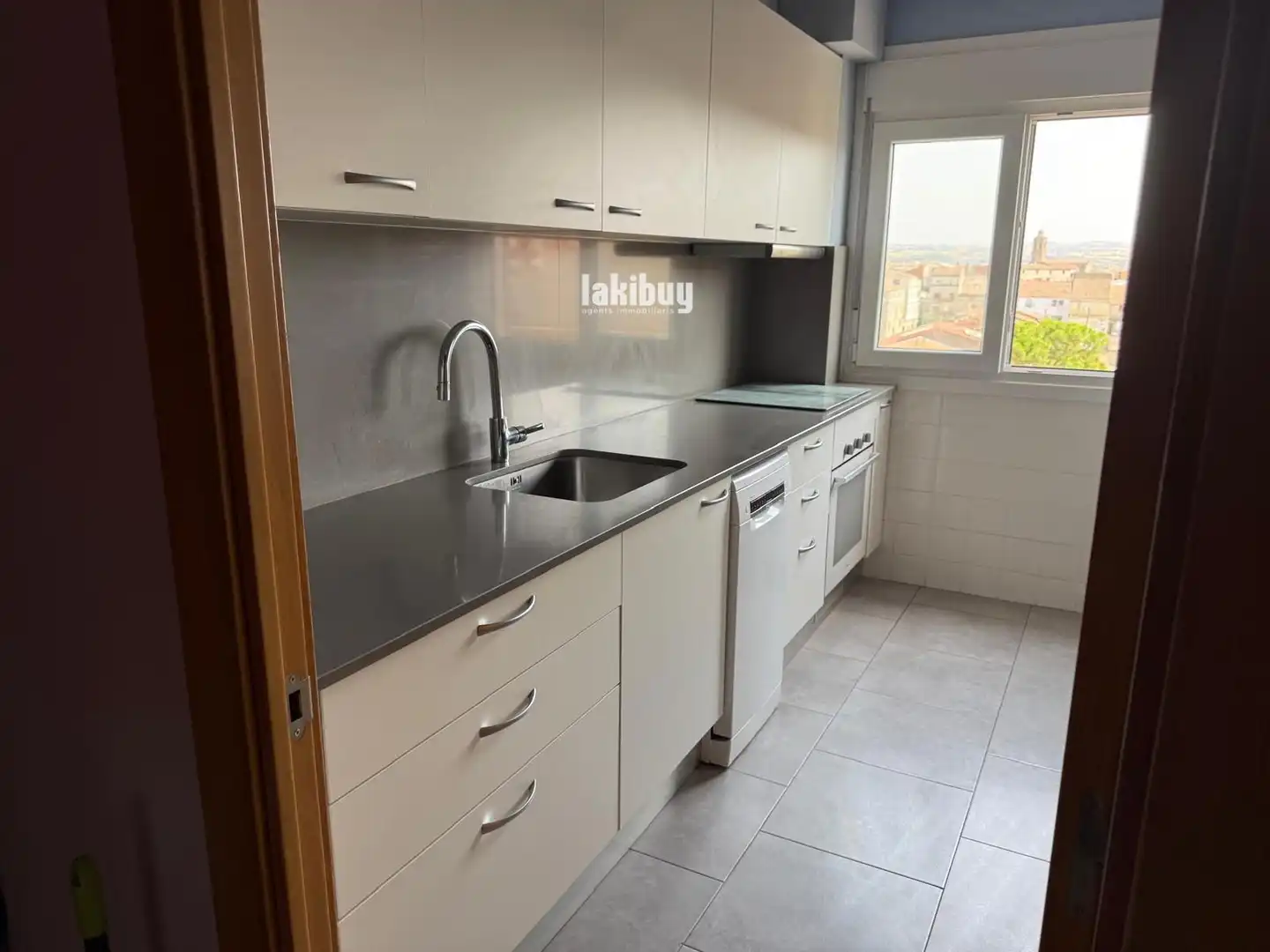 Appartement avec ascenseur à vendre à Mil.Lenari,Del