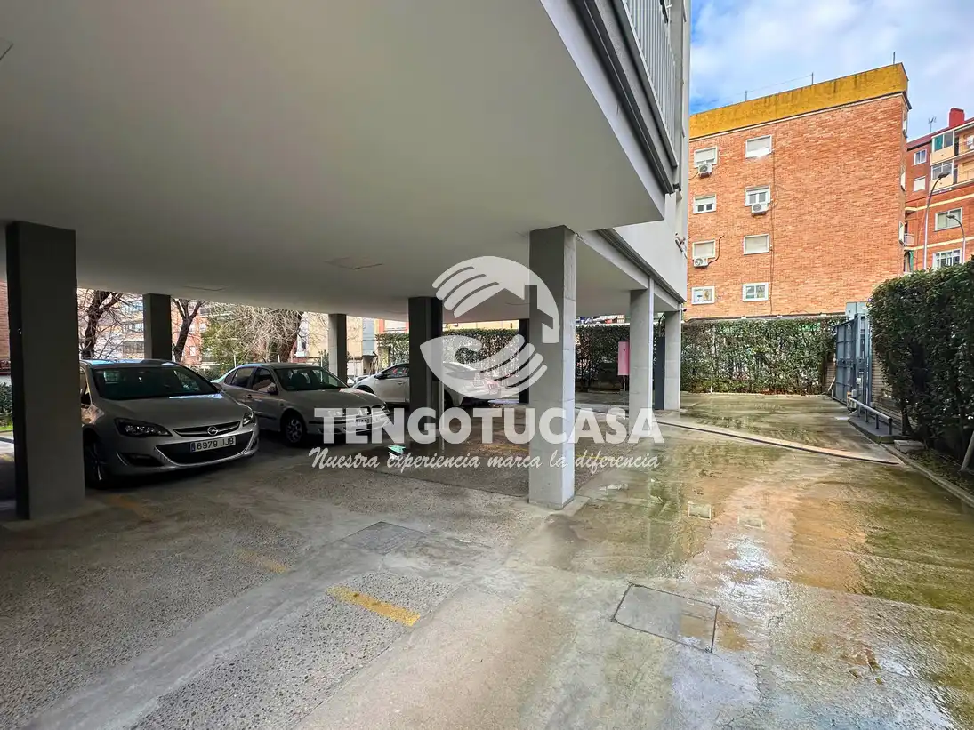 Aparcament de Pis en venda en Madrid amb Aire condicionat, Calefacció i Moblat