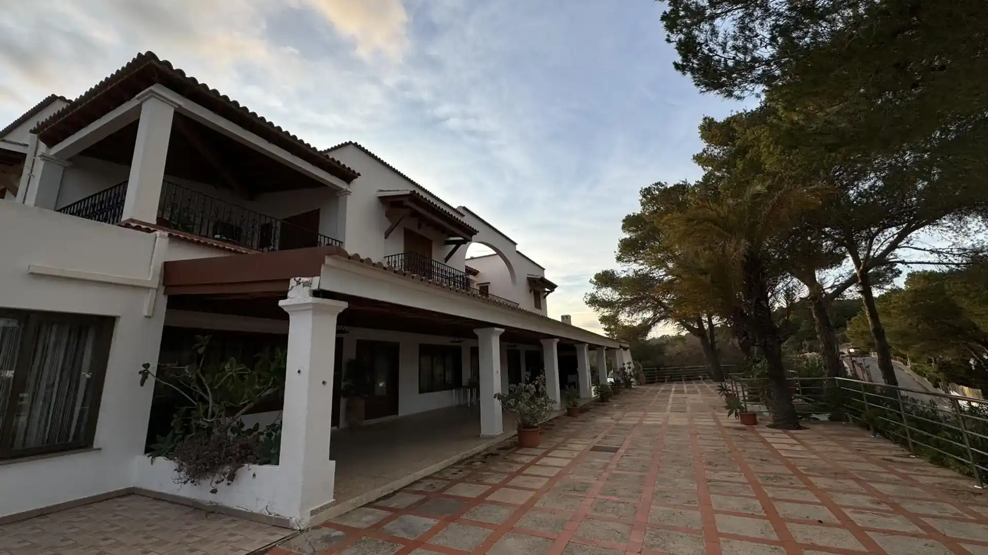 Außenansicht von Geschaftsraum zur Miete in Santa Eulària des Riu mit Klimaanlage