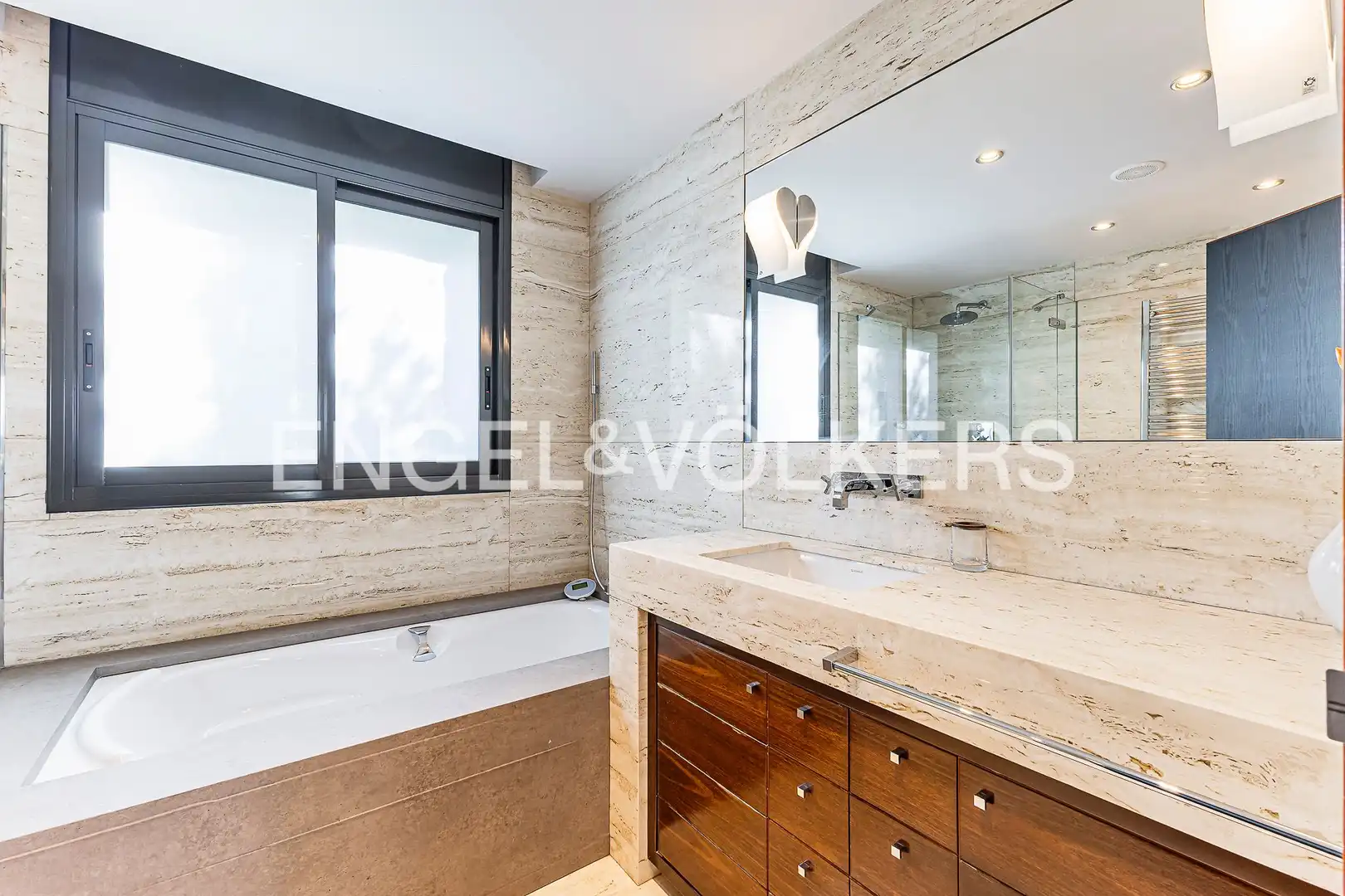 Bathroom of Houses for sale in Esplugues de Llobregat  with Air Conditioner, Heating and Private garden