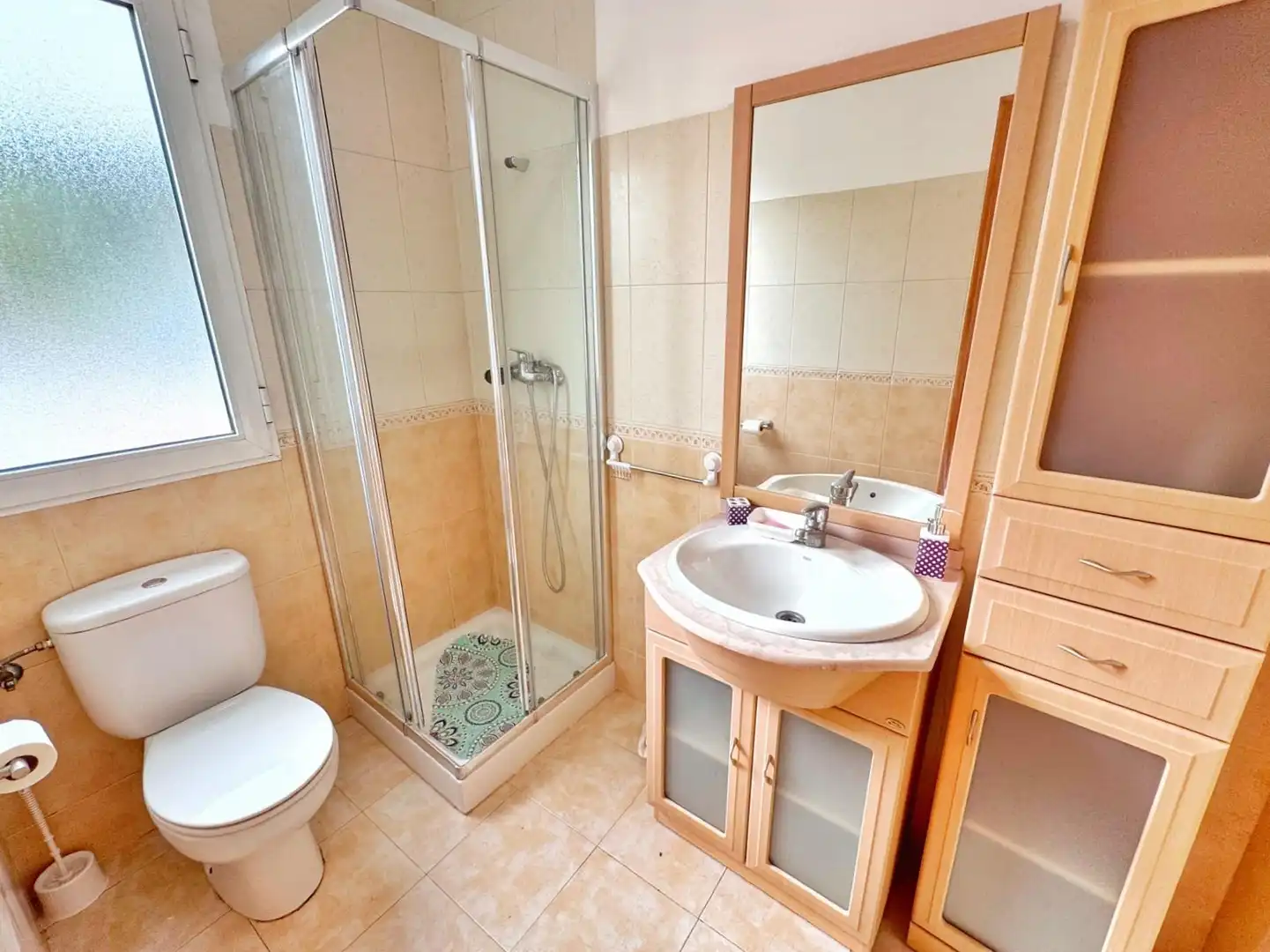 Baño de Casa adosada en venta en Petrer con Jardín privado, Balcón y Piscina comunitaria