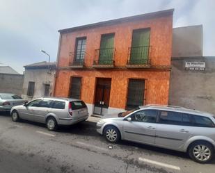 Vista exterior de Casa adosada en venda en Puertollano amb Calefacció, Jardí privat i Traster