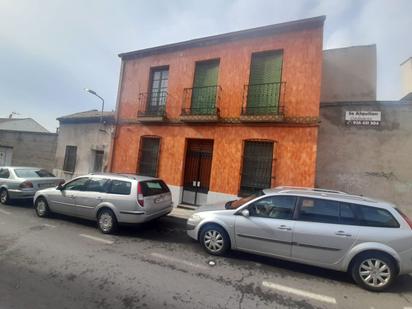 Vista exterior de Casa adosada en venda en Puertollano amb Calefacció, Jardí privat i Traster