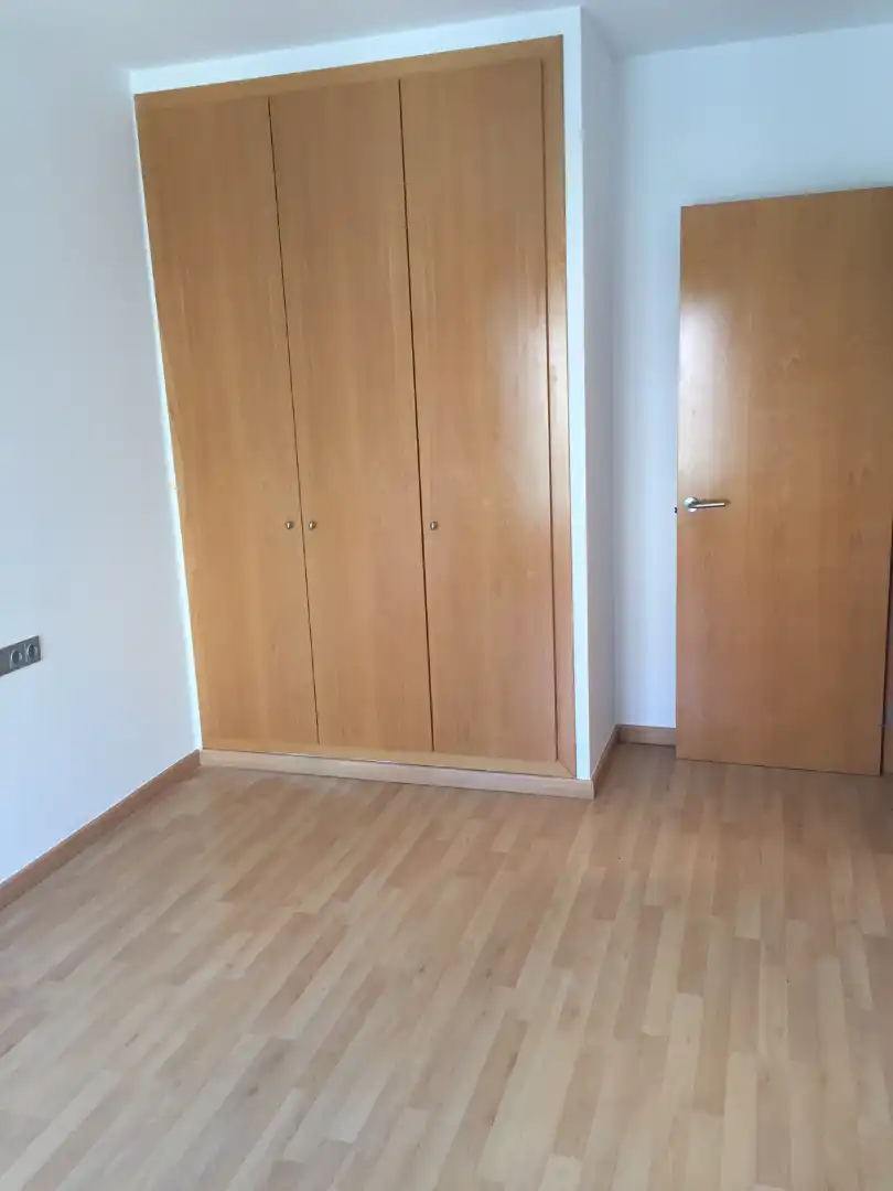 Dormitori de Pis en venda en Vic amb Calefacció, Parquet i Forn