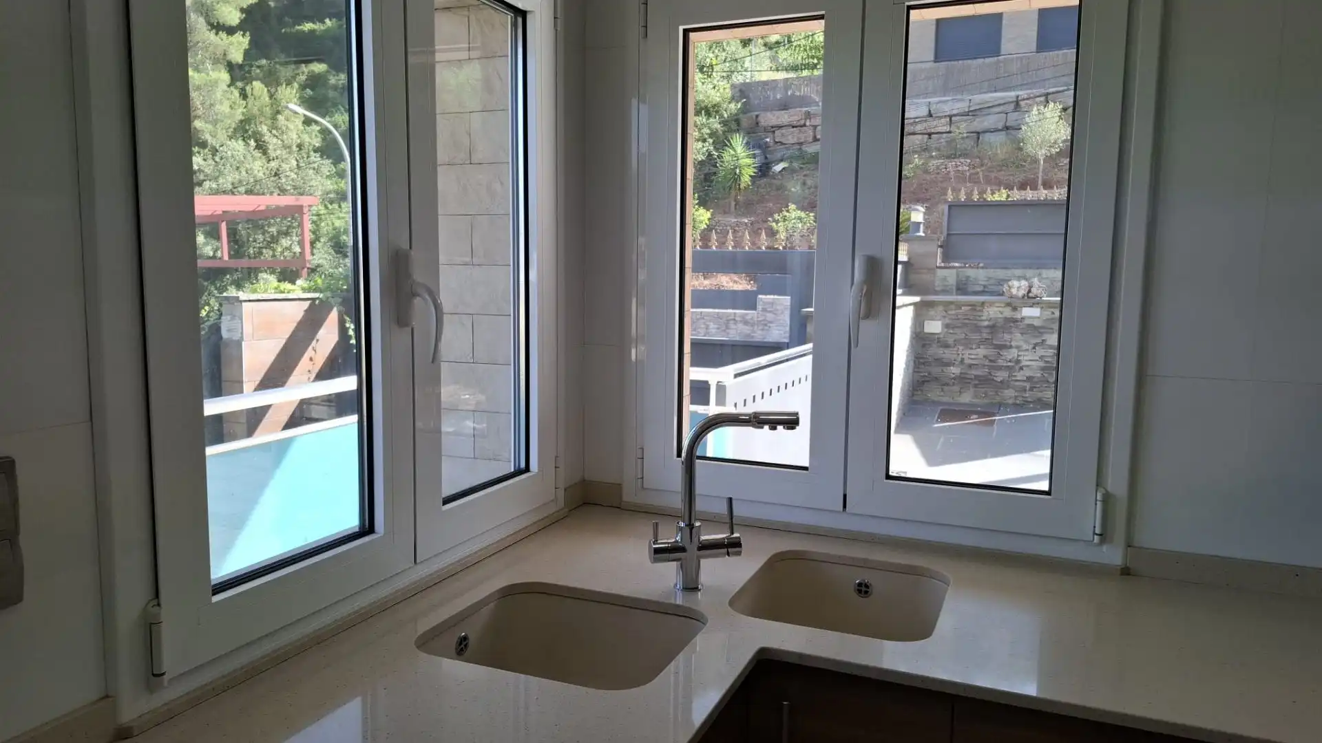 Cuina de Casa o xalet en venda en Vallirana amb Aire condicionat i Terrassa