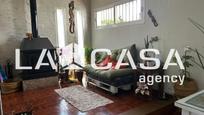 Sala d'estar de Casa o xalet en venda en Alcalá de Guadaira amb Aire condicionat, Traster i Piscina