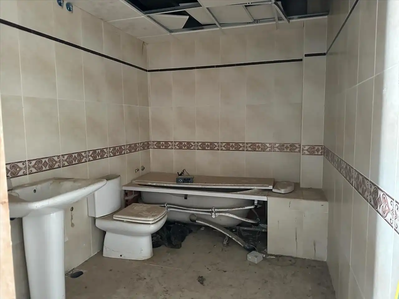 Bany de Edifici en venda en Llerena