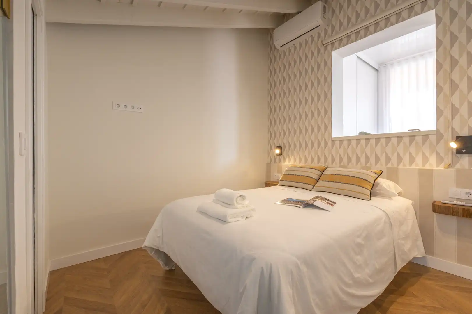 Bedroom of Flat for rent in Sevilla  with Air Conditioner and Terrace