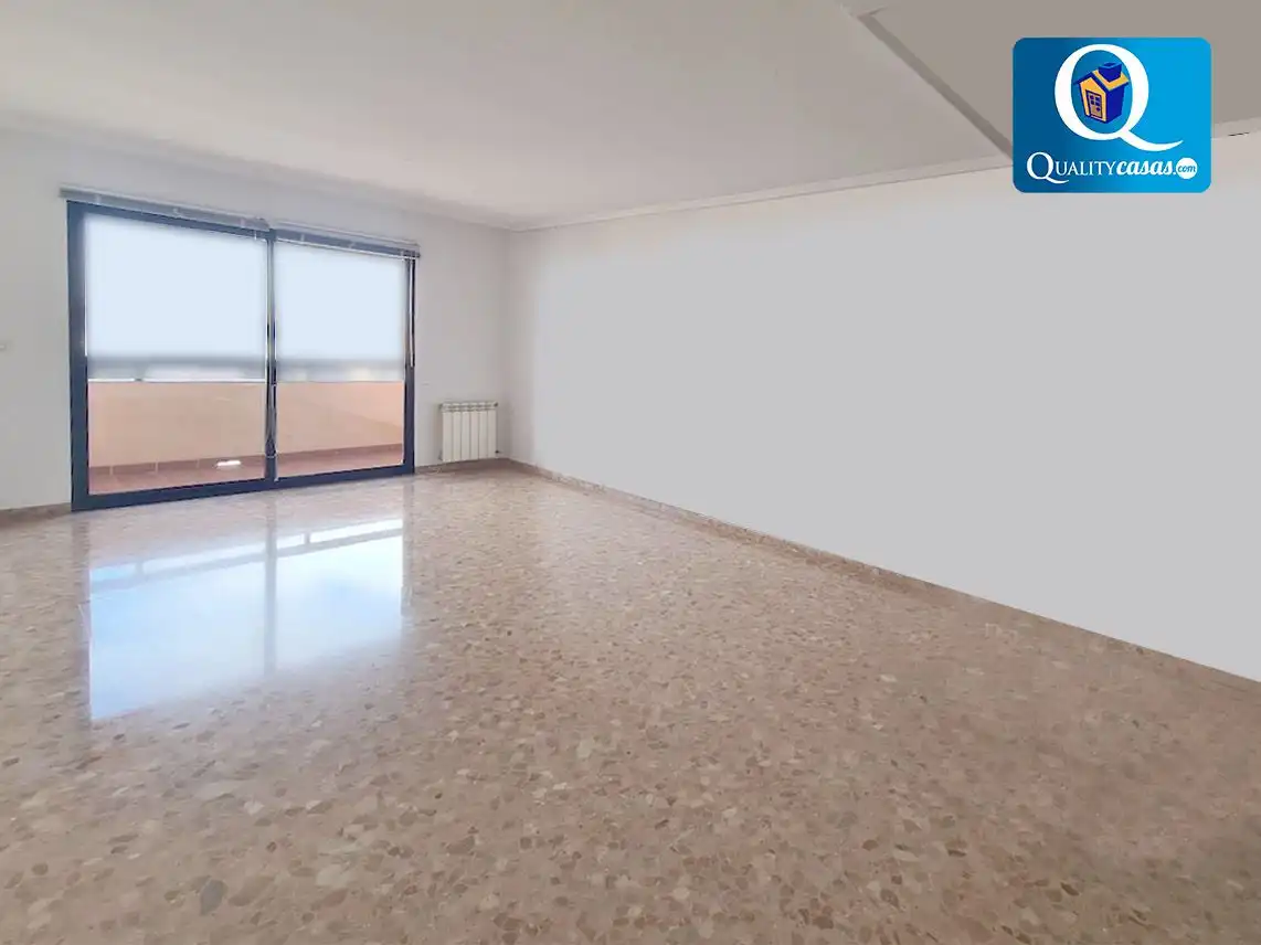 Sala d'estar de Dúplex en venda en Alicante / Alacant amb Calefacció, Terrassa i Piscina comunitària