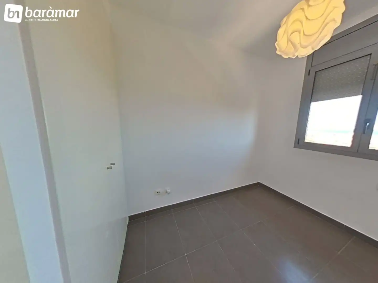 Habitación de Casa adosada en venta en El Vendrell con Aire acondicionado, Calefacción y Jardín privado