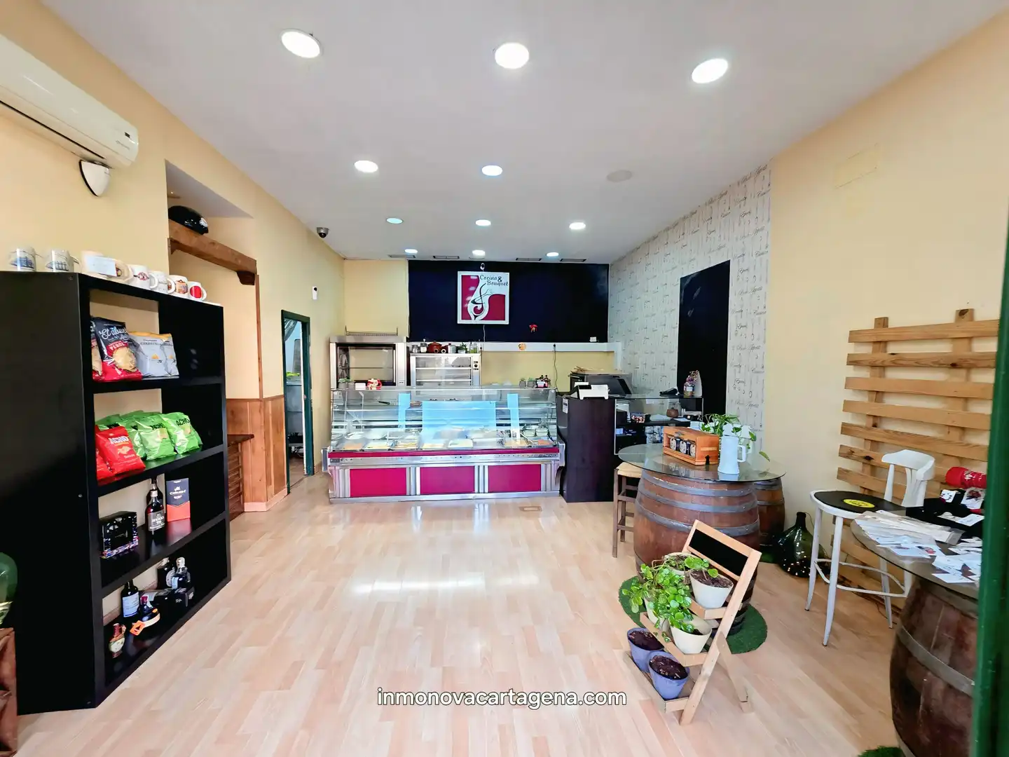 Business premises for transfer in Avenida de Venecia