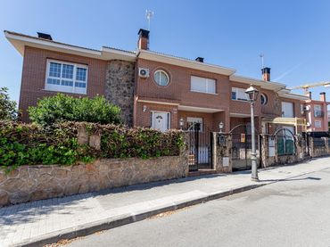 Casa aparellada amb jardí en venda a Calle CAMINO DE COLMENAR