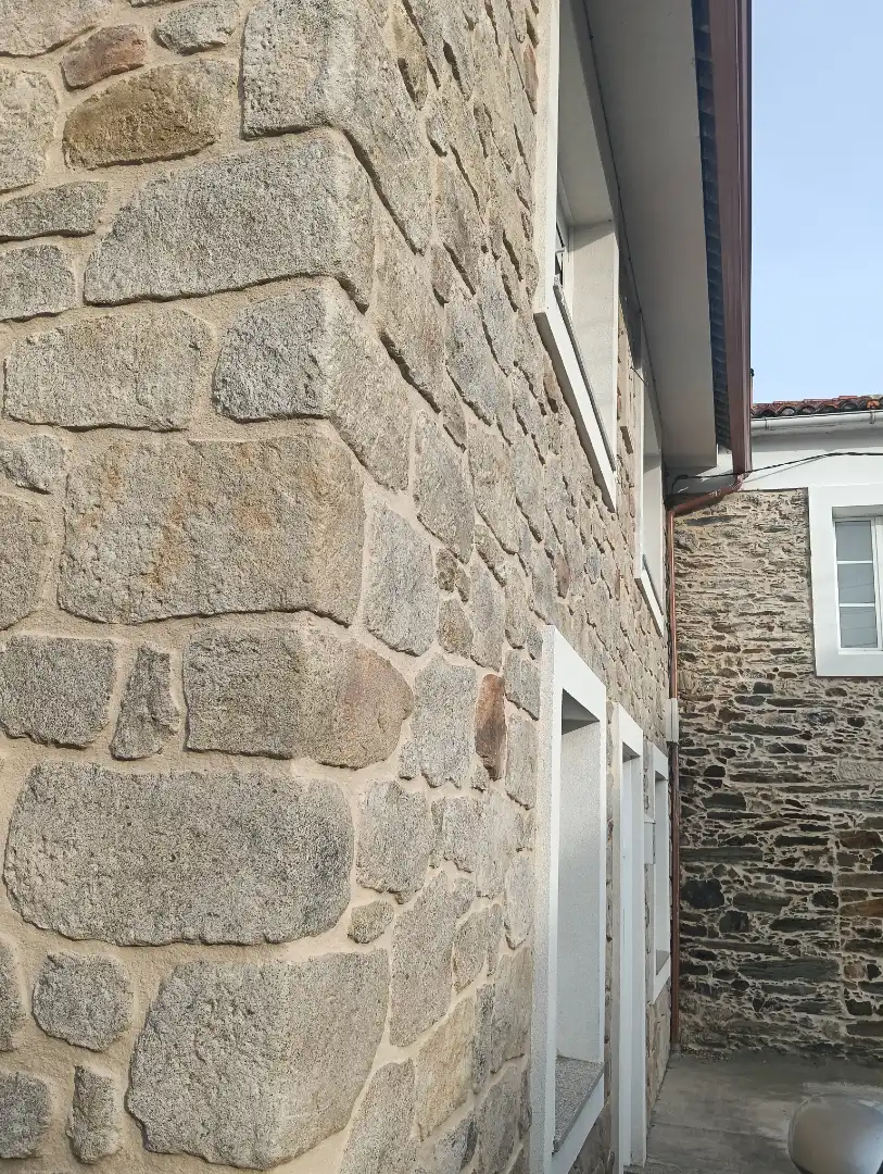 Vista exterior de Casa adosada en venta en Bergondo con Calefacción, Jardín privado y Trastero
