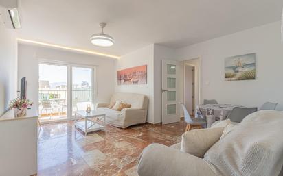 Living room of Flat to rent in  Granada Capital  with Air Conditioner, Terrace and Balcony