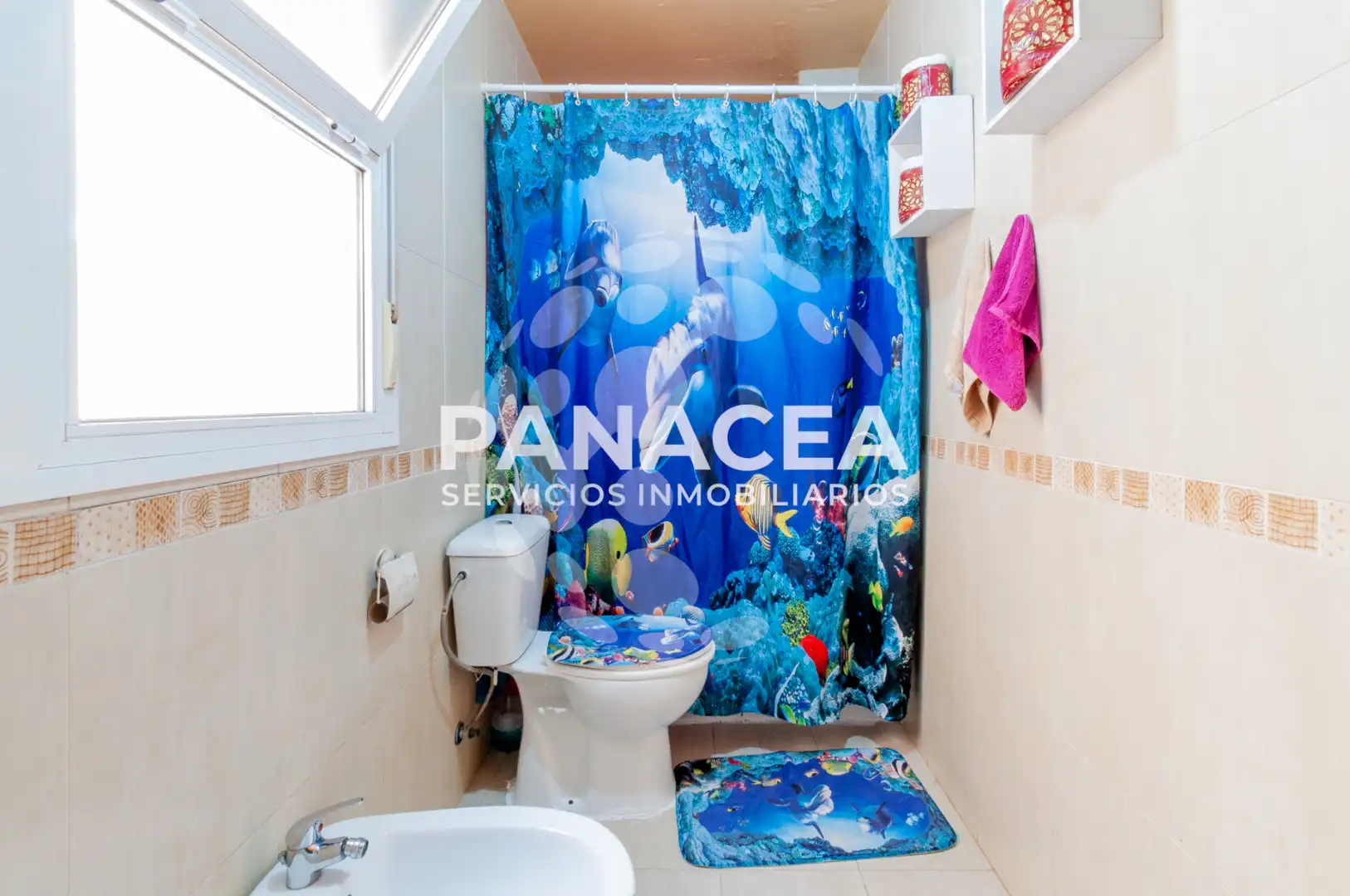 Baño de Piso en venta en Roquetas de Mar con Amueblado, Horno y Lavadora
