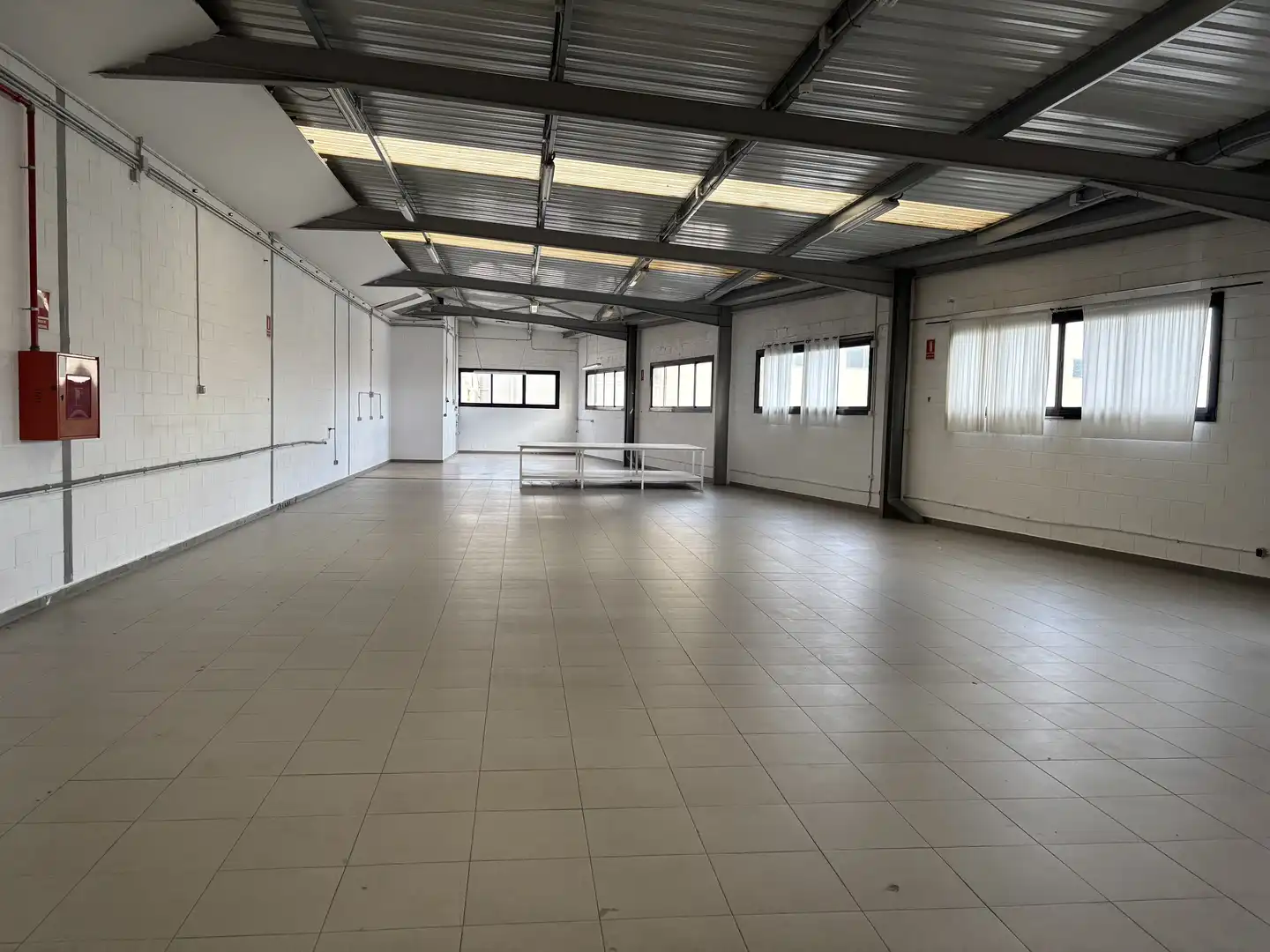 Nau industrial amb ascensor en venda a Carrer Josep Calvet, imagen 28