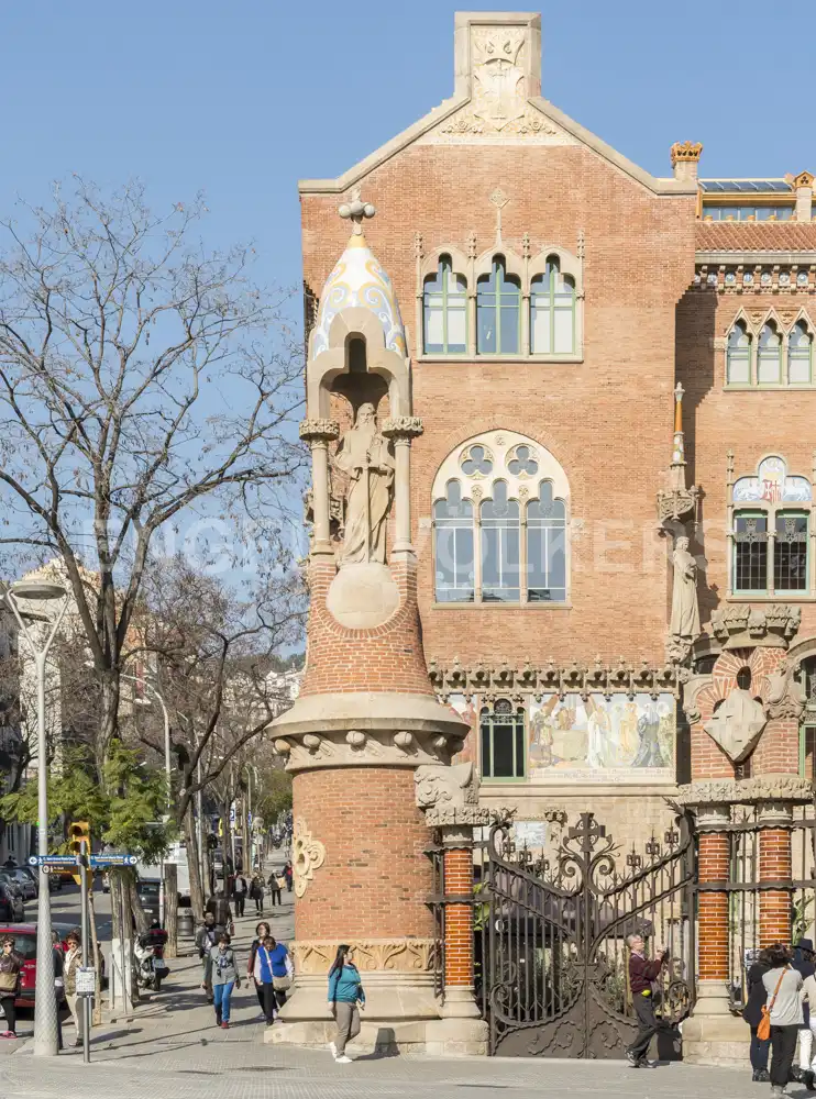 Vista exterior de Edificio en venta en Barcelona