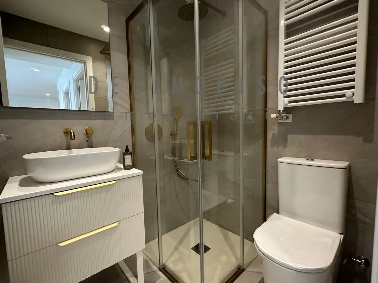 Baño de Piso en venta en Donostia - San Sebastián  con Calefacción y Terraza