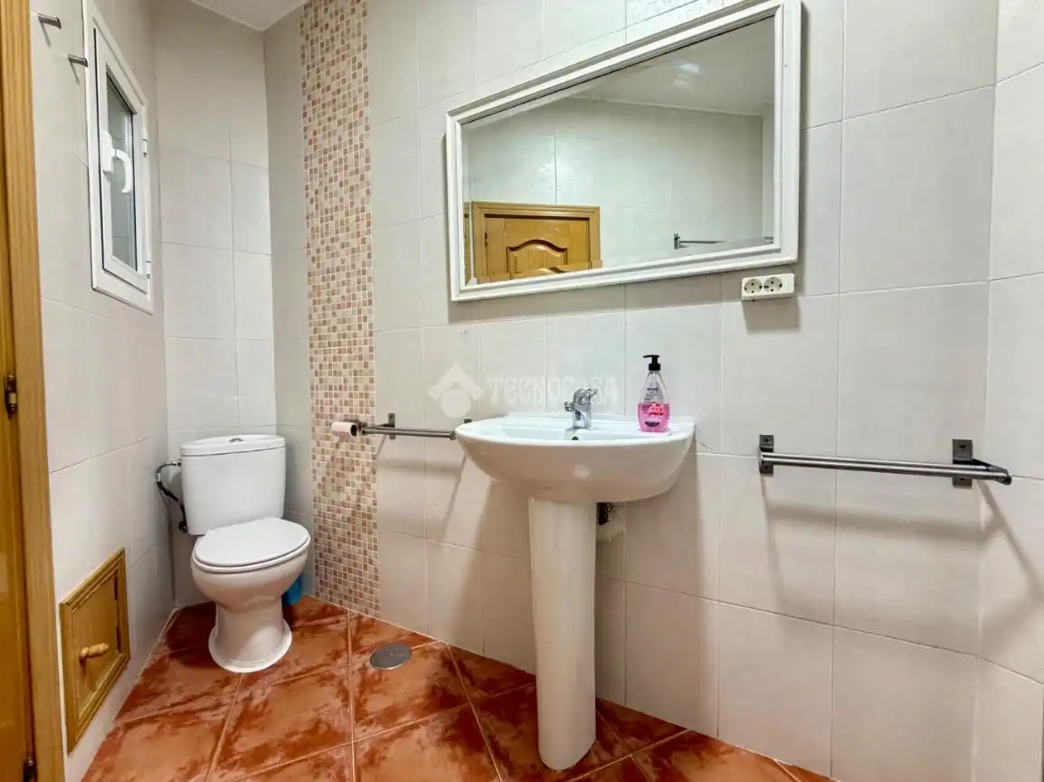 Badezimmer von Wohnung zum Verkauf in Arganda del Rey mit Klimaanlage, Heizung und Terrasse