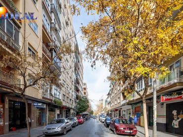 Piso con balcón en venta en PEDRO ANTONIO DE ALARCON 81