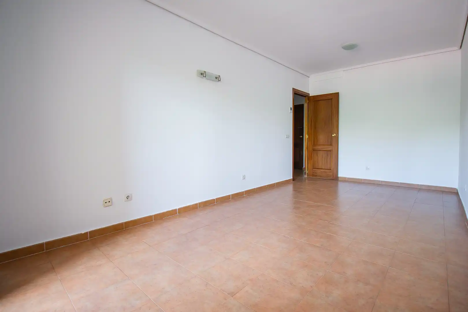 Piso de alquiler en Madrid con Terraza, Se aceptan mascotas y Piscina comunitaria