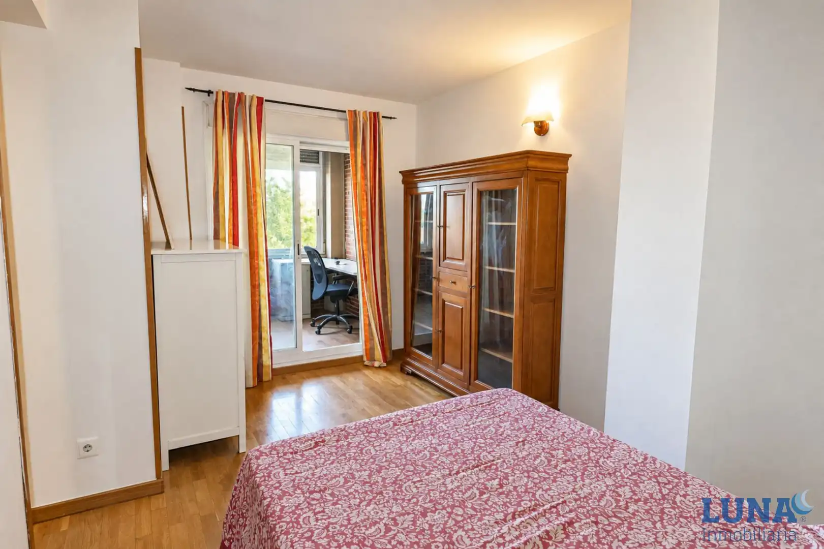 Schlafzimmer von Dachboden zum Verkauf in Pozuelo de Alarcón mit Klimaanlage, Heizung und Parkett