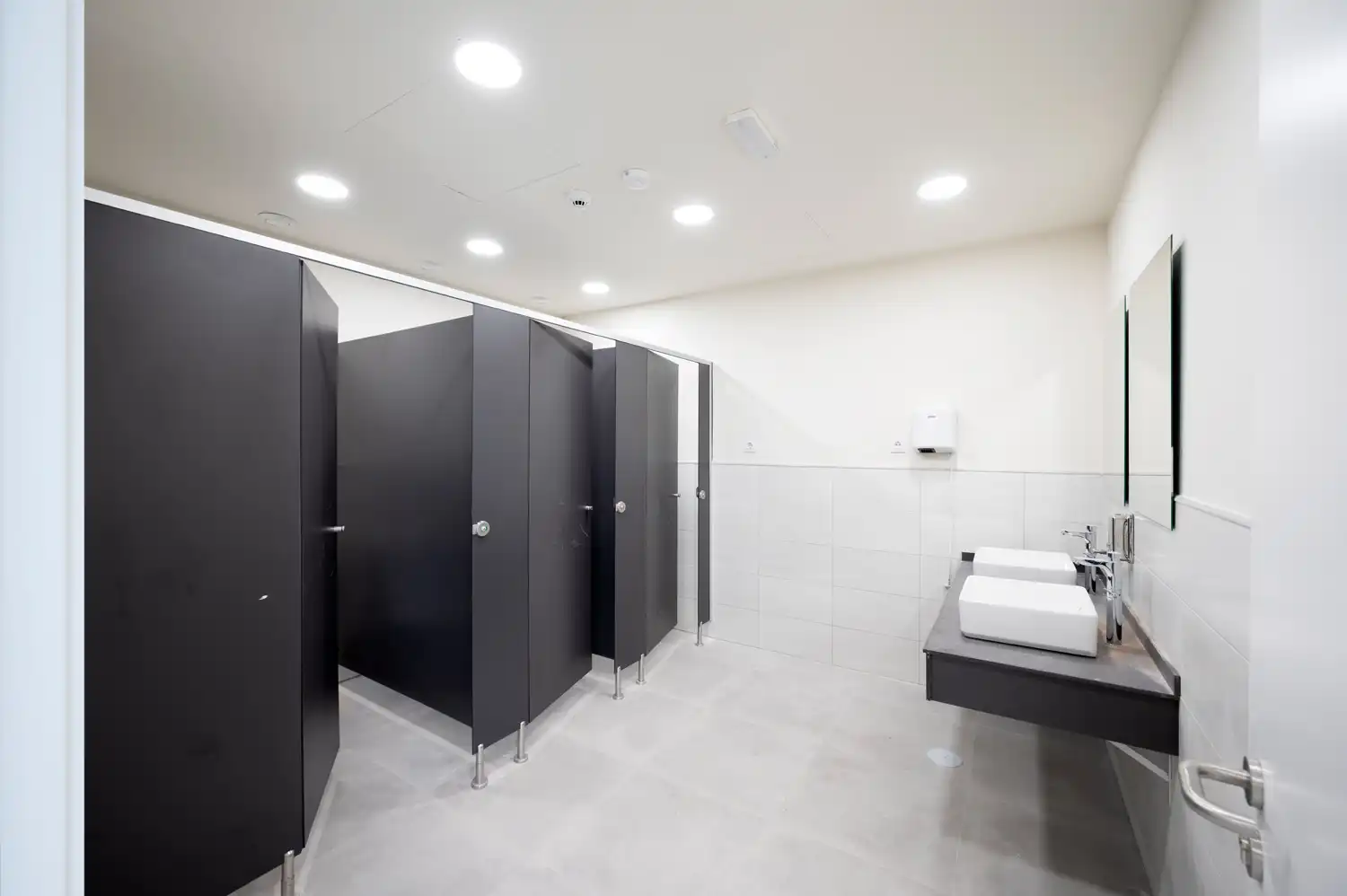 Badezimmer von Fabrikhallen zur Miete in Azuqueca de Henares