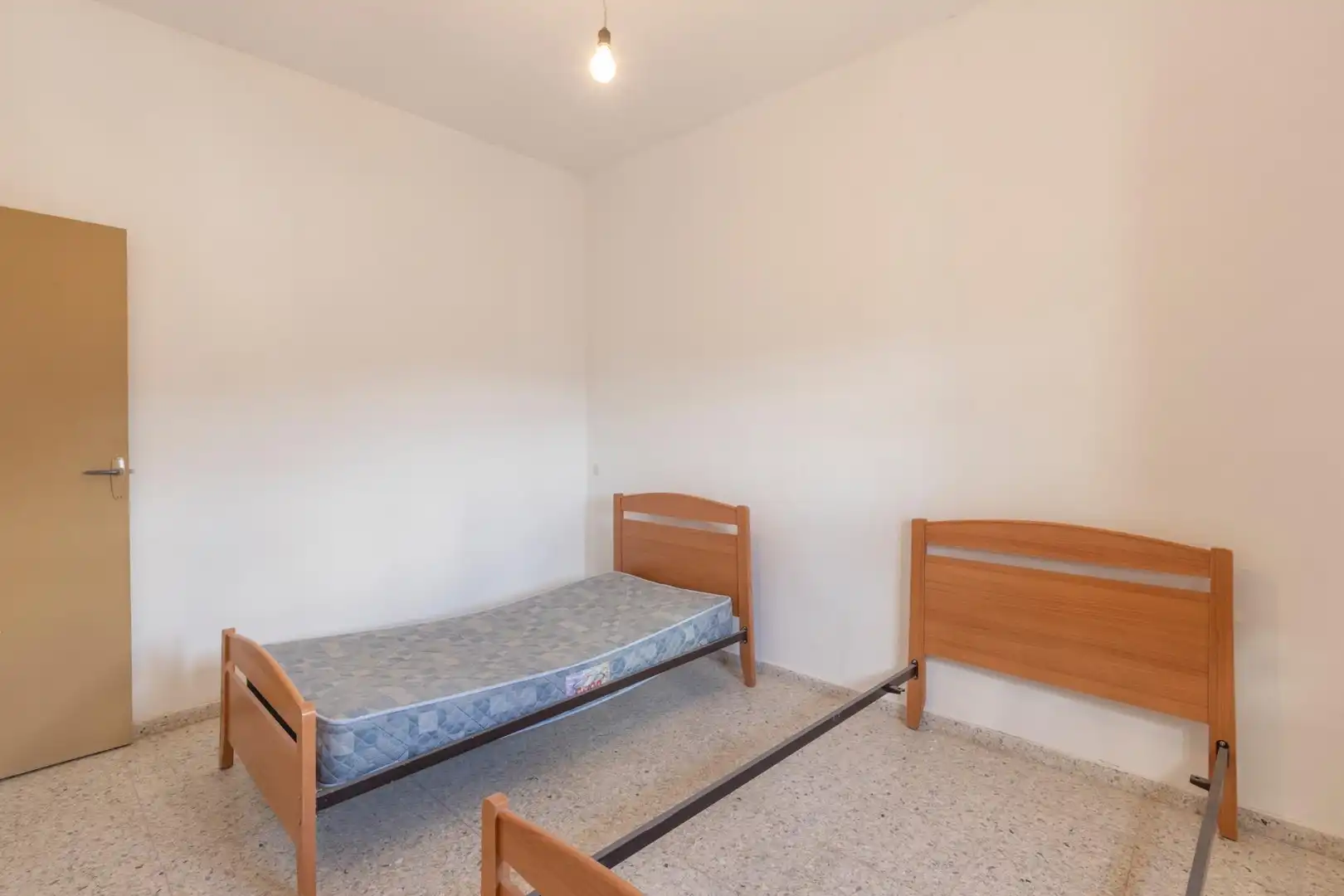 Habitación de Planta baja en venta en Moclín con Terraza, Amueblado y Balcón