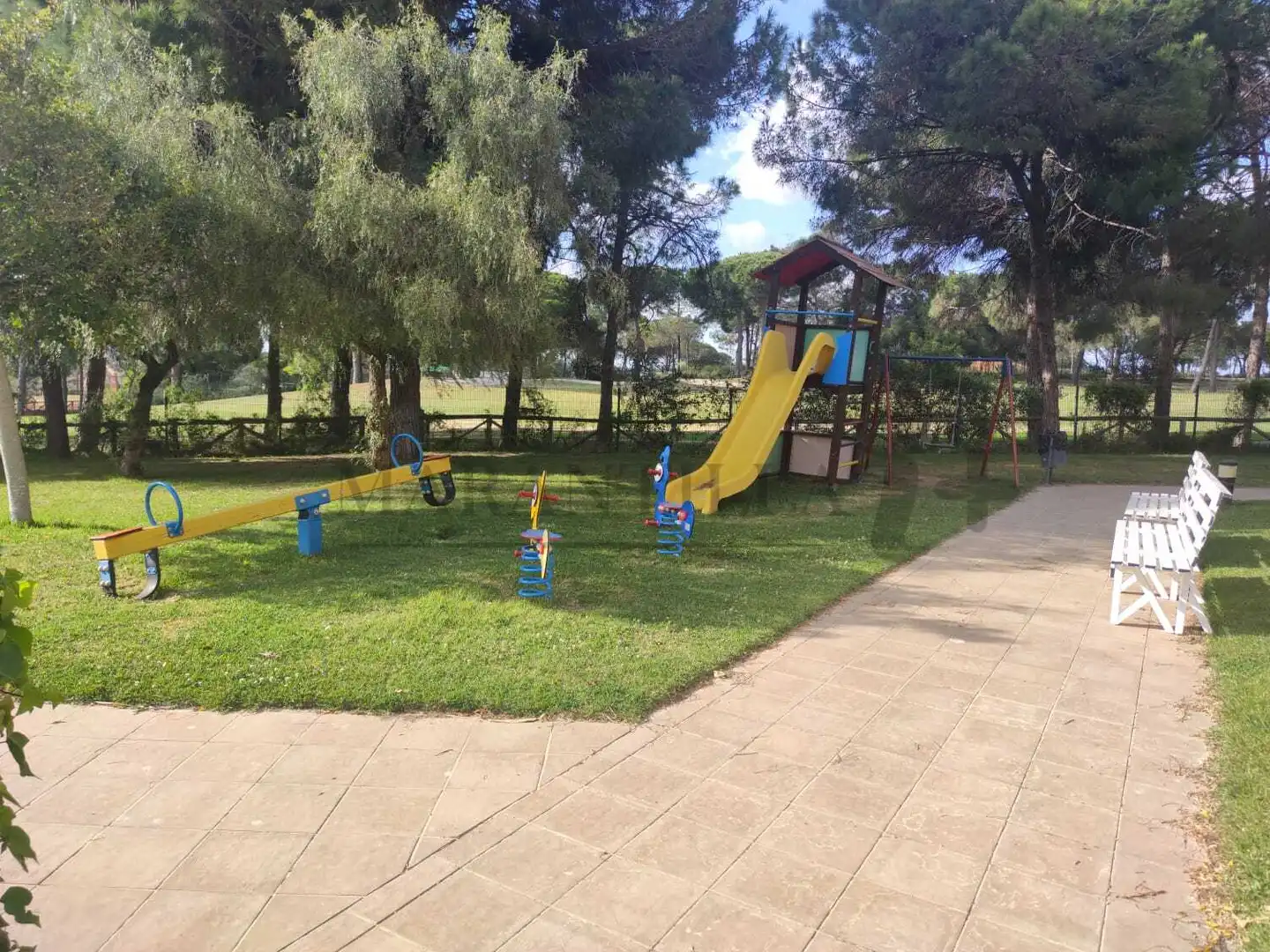 Parking de Casa adosada en venta en Islantilla con Aire acondicionado, Calefacción y Jardín privado