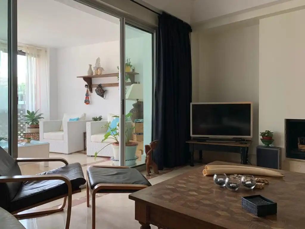 Sala de estar de Apartamento en venta en Sotogrande con Aire acondicionado, Calefacción y Jardín privado