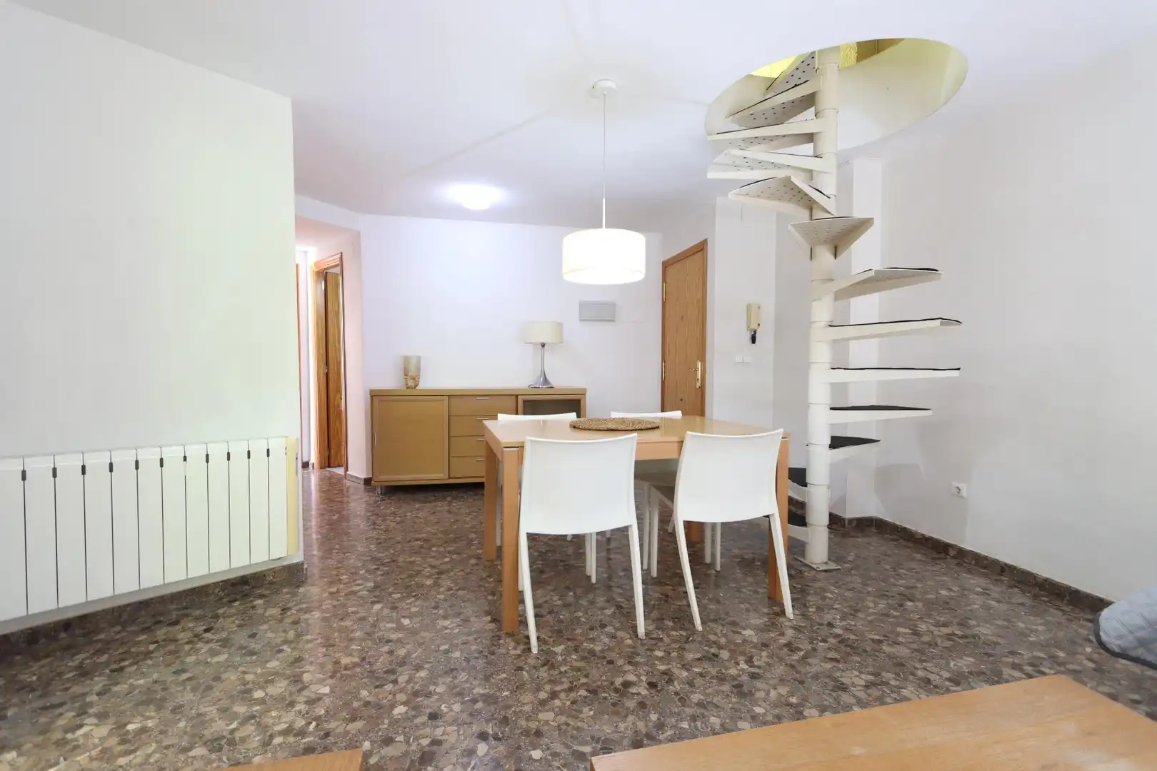 Comedor de Ático en venta en La Pobla de Vallbona con Calefacción, Terraza y Trastero