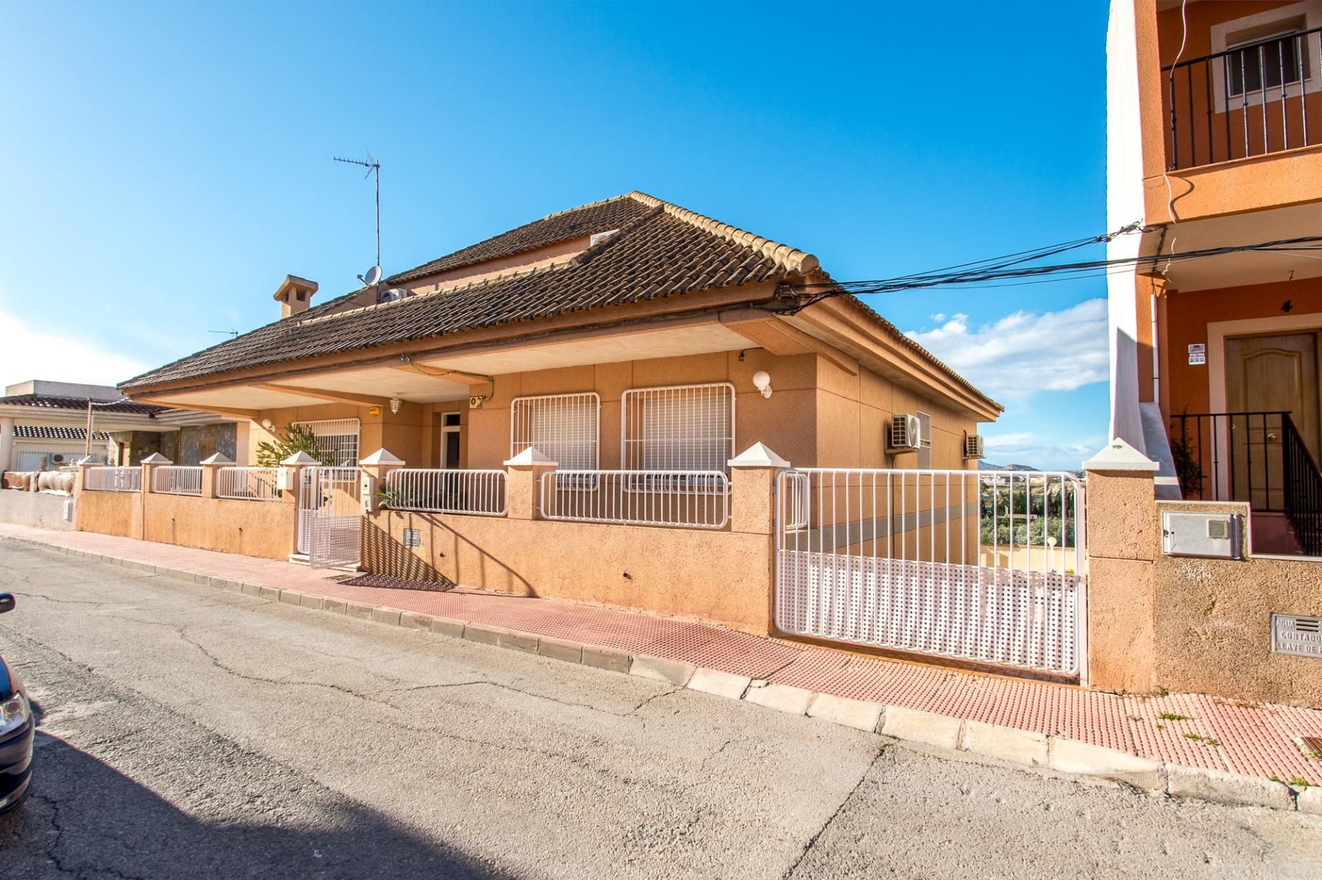 Vista exterior de Casa o xalet en venda en Molina de Segura amb Aire condicionat, Parquet i Moblat