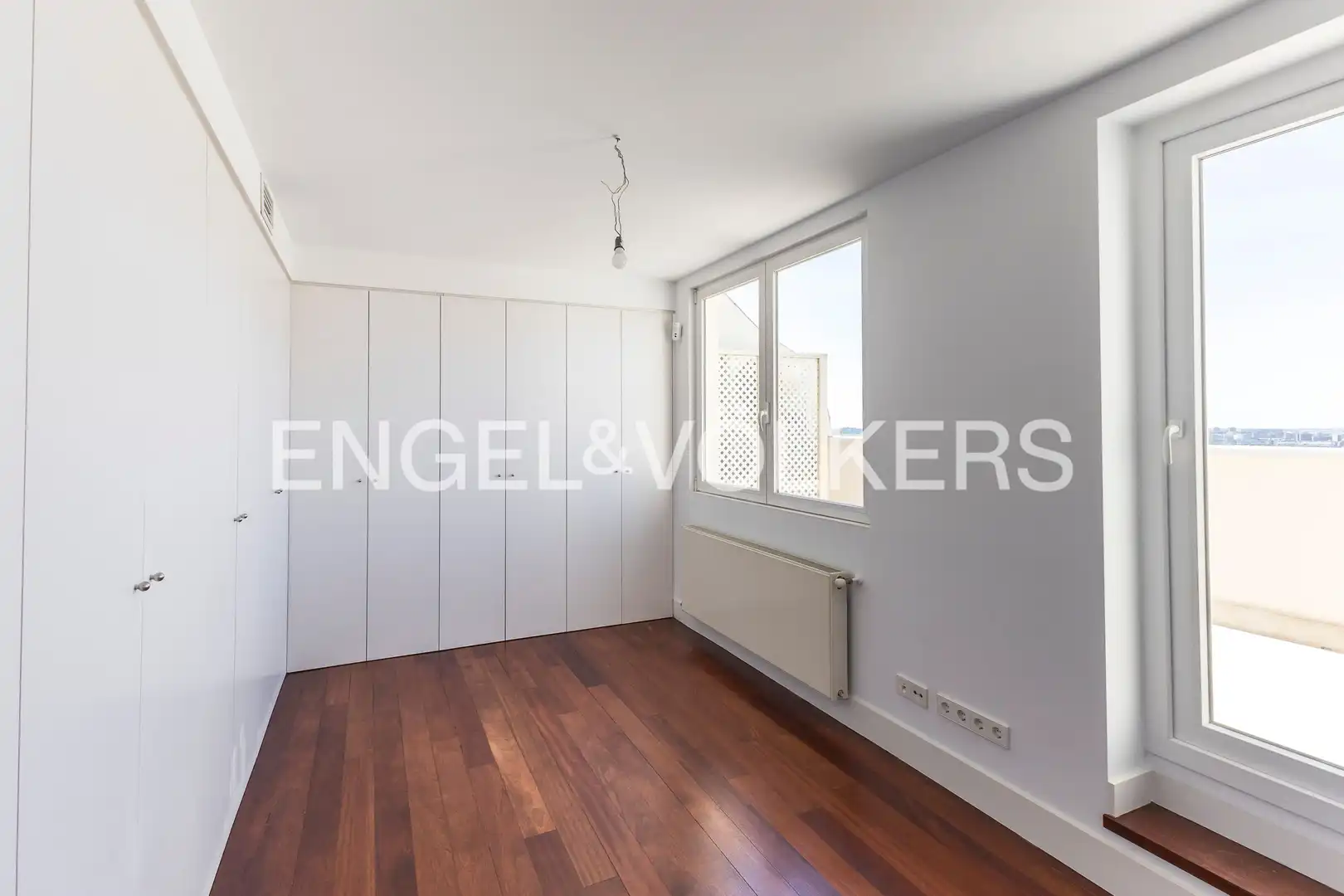 Dormitori de Àtic de lloguer en Madrid amb Aire condicionat, Calefacció i Parquet