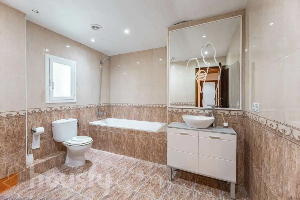 Baño de Piso en venta en Castelldefels con Aire acondicionado, Jardín privado y Terraza