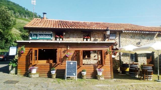 Casa-chalet en Venta en Bárcena Mayor - C/ Larga, 66 en Los Tojos