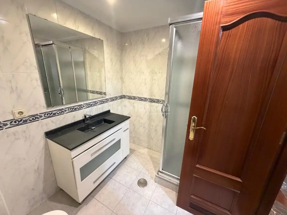 Badezimmer von Wohnung zum Verkauf in Jaén mit Terrasse