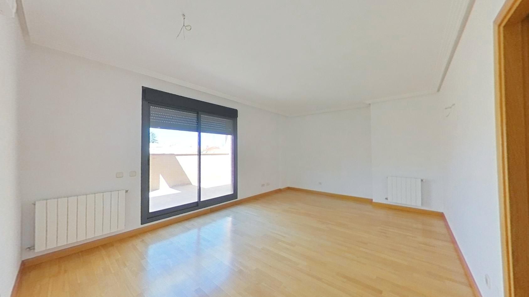 Living room of Attic for sale in  Madrid Capital  with Heating, Private garden and Terrace