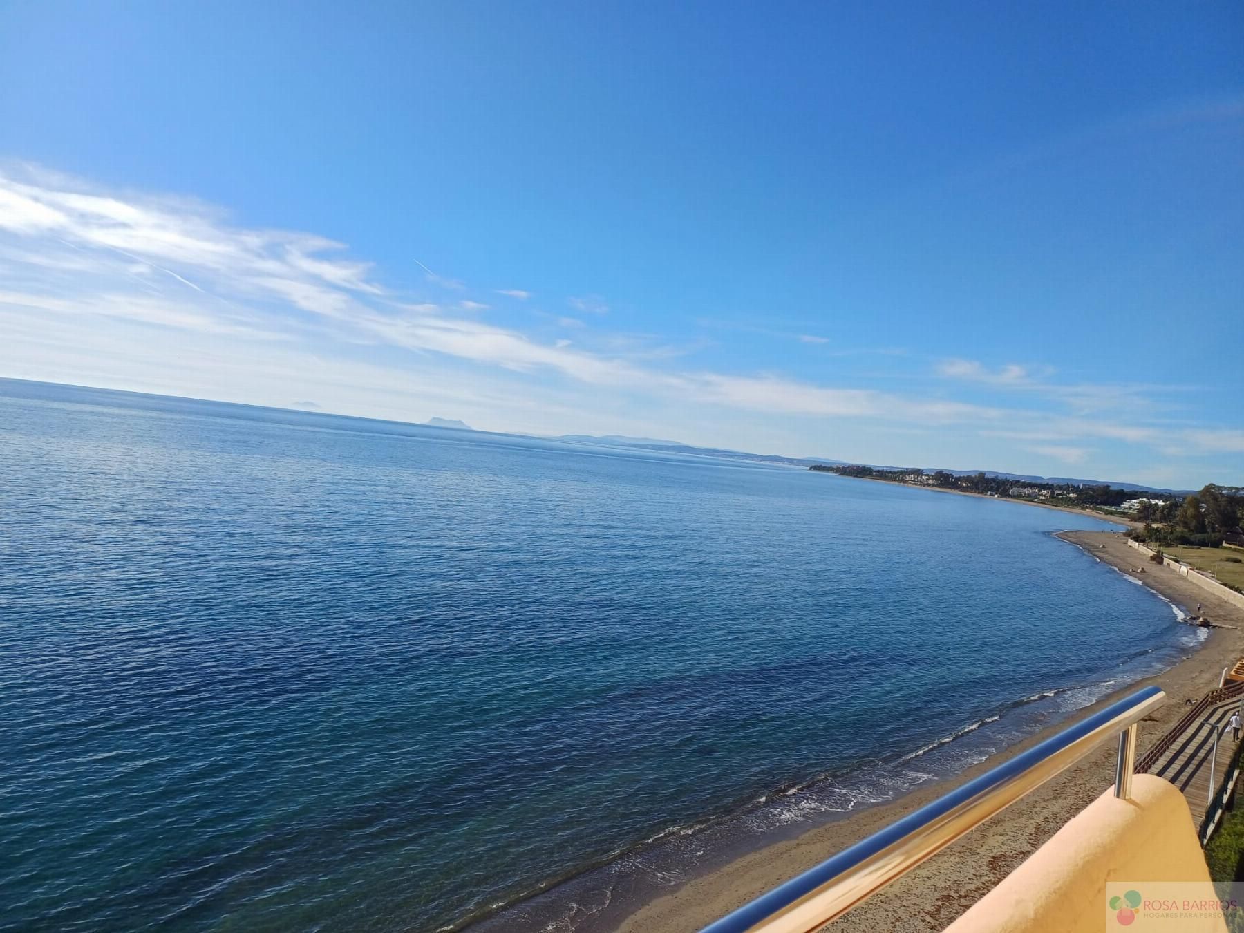 Vista exterior de Estudi en venda en Estepona amb Aire condicionat