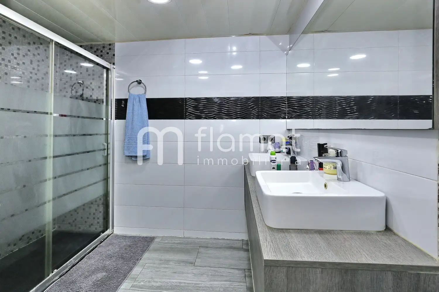 Bathroom of Flat for sale in La Mina