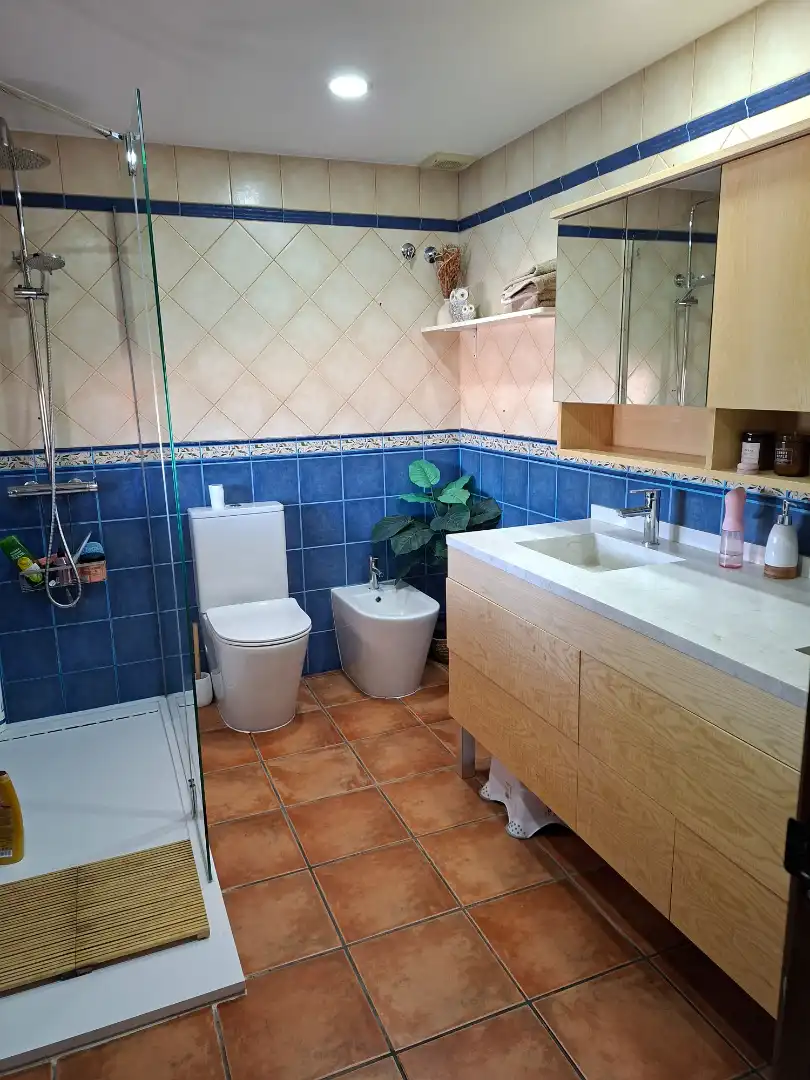Bathroom of Houses for sale in Mejorada del Campo  with Heating, Private garden and Storage room